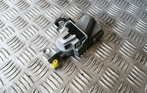 Volvo V50 Steering wheel lock 30776153 P30776153