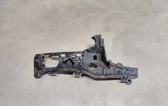 Volvo S90, V90 Front bumper mounting bracket 31383238