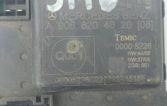 Mercedes-Benz Sprinter W906 Door control unit/module A9068204026 00005226