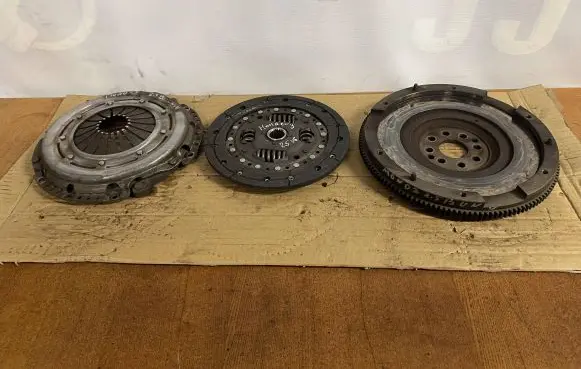 Ford Mondeo Mk III Clutch set kit TYPM240 UP27055000