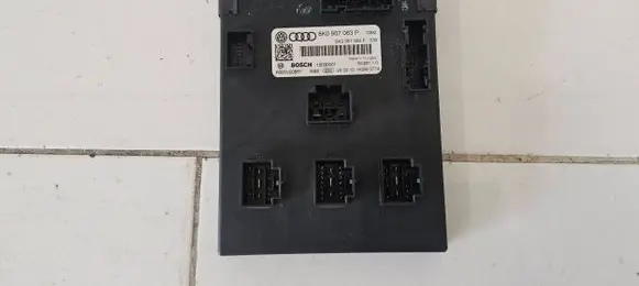 Audi A5 8T 8F Comfort/convenience module 8K0907063P 10030001 F005V00851