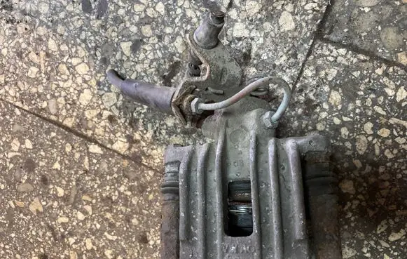 Skoda Octavia Mk2 (1Z) Rear brake caliper