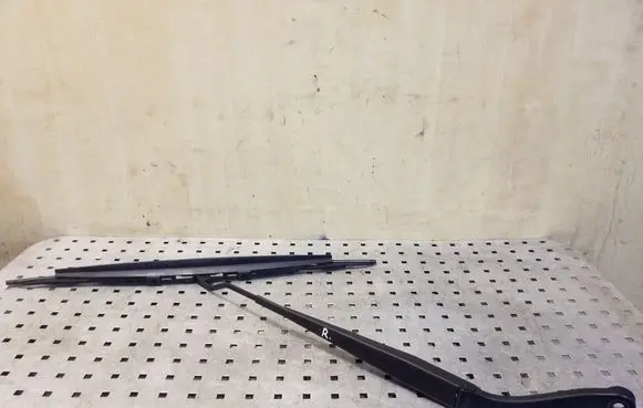 Chevrolet Captiva Front wiper blade arm C10DR