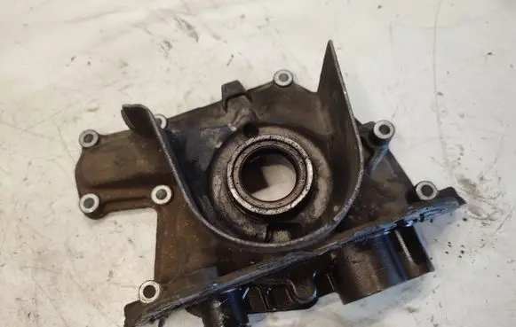 Opel Insignia A Oil pump 37018201