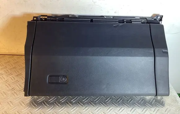 Glove box