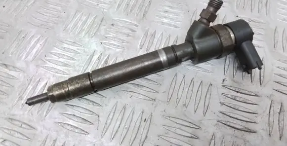 Volvo S60 Fuel injector 30750283