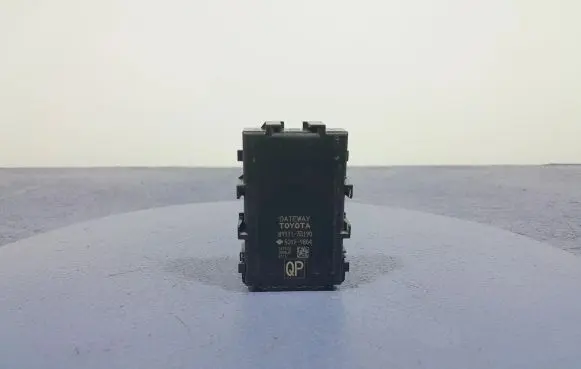 Toyota Camry VIII XV70 Gateway control module 89111-33190
