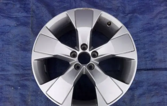 Volvo XC40 R18 alloy rim 31471553