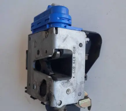 Audi A4 S4 B5 8D Rear door lock 8D0839015A