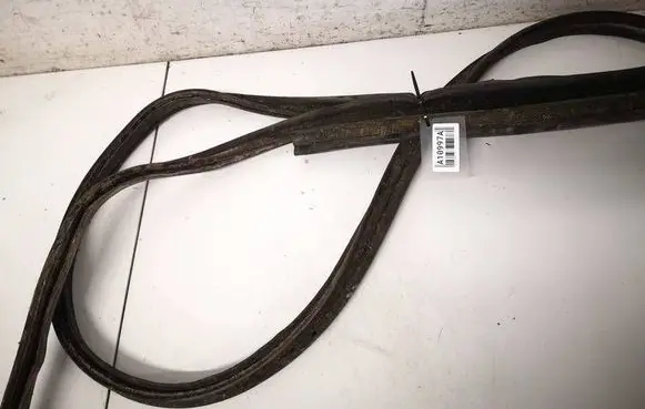Volkswagen PASSAT B3 Trunk rubber seal (body) 