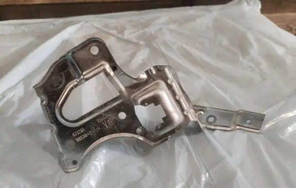 BMW 5 E60 E61 Front door exterior handle/bracket 7066042