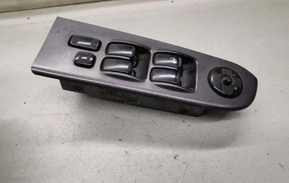 Hyundai Trajet Electric window control switch 612W06690
