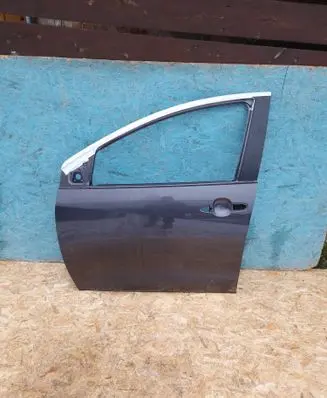 Toyota Yaris Front door 