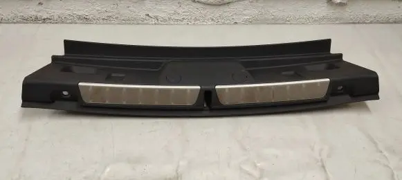 Trunk/boot sill cover protection