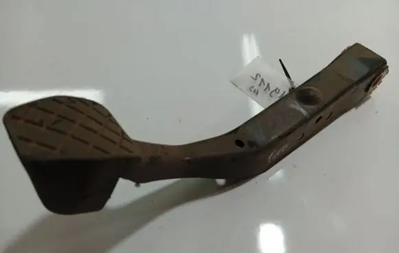 Volkswagen Golf VI Brake pedal 