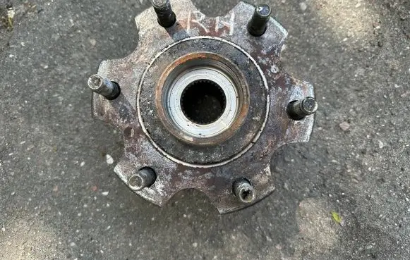 Mitsubishi Pajero Rear wheel bearing hub MR418068