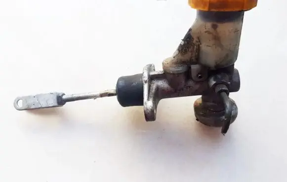 Subaru Forester SF Clutch master cylinder