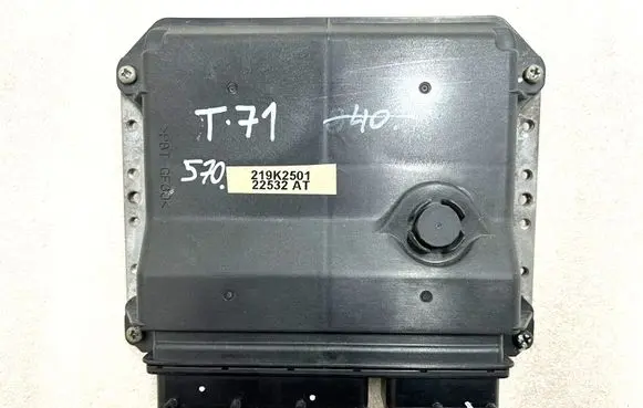 Toyota Avensis T270 Engine control unit/module 8966105D11