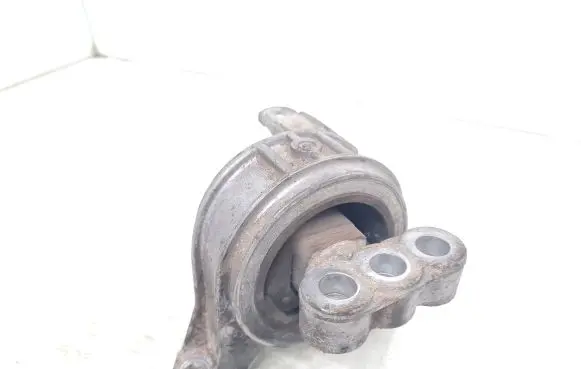 Opel Zafira A Engine mount bracket 24427298