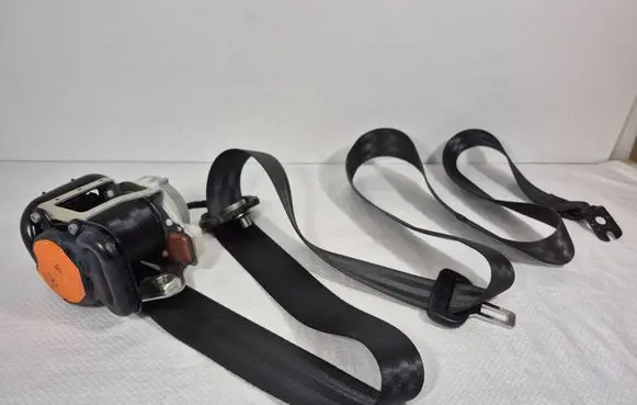 Skoda Octavia Mk3 (5E) Front seatbelt 5E0857701