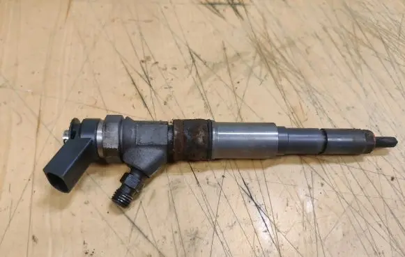 BMW X5 E53 Fuel injector 7789661 0445110131