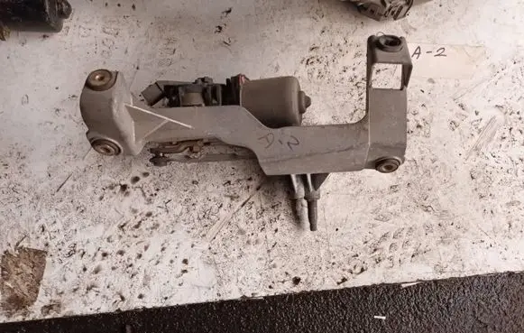 Audi A2 Front wiper linkage 