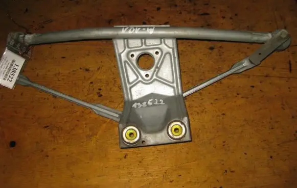 Mazda 121 SM Front wiper linkage and motor