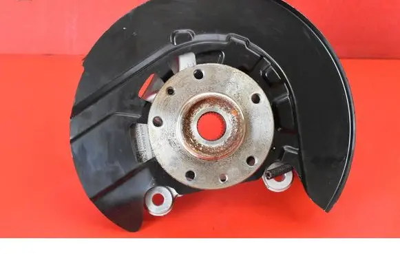 Nissan Qashqai Front wheel hub spindle knuckle