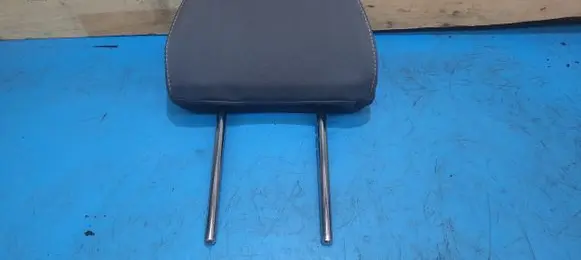 Volvo S40 Front seat headrest 