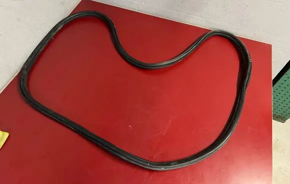 BMW iX Rear door rubber seal (on body) 8491416