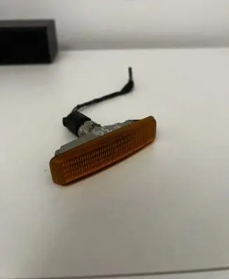 BMW 5 E39 Front fender indicator light 8360589