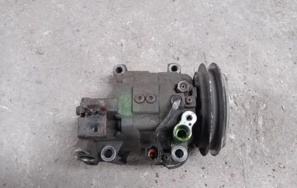 Nissan X-Trail T30 Air conditioning (A/C) compressor (pump)