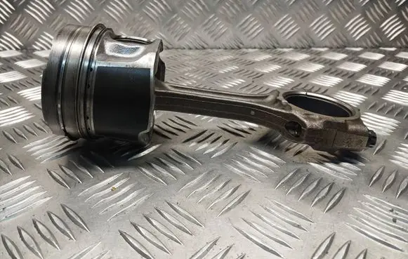 Toyota Corolla Verso AR10 Piston with connecting rod 