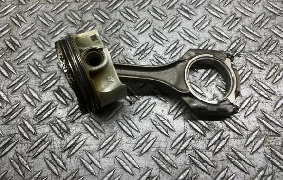 BMW 6 F06 Gran coupe Piston with connecting rod