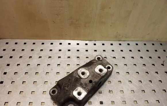 Volkswagen PASSAT B7 Gearbox mounting bracket 1K0199117