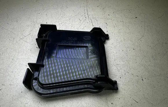 Audi A8 S8 D3 4E Headlight/headlamp dust cover 15812500 158125