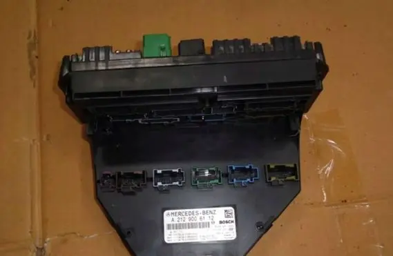 Mercedes-Benz CLS C218 X218 Fuse module A2129006112