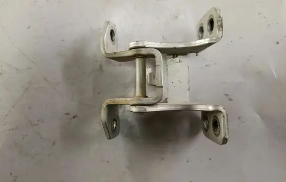 Suzuki Grand Vitara II Loading door upper hinge 