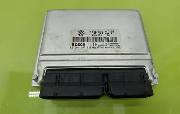 Volkswagen PASSAT B5.5 Engine control unit/module 4B0906018DH