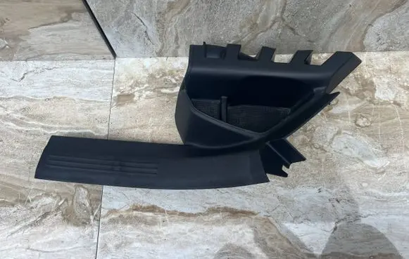Volvo C40 Rear sill trim cover 32216842