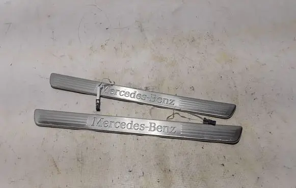 Mercedes-Benz GLA W156 Front sill trim cover