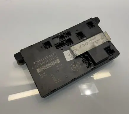Mercedes-Benz E W211 Door control unit/module 2118207526 A2118207526