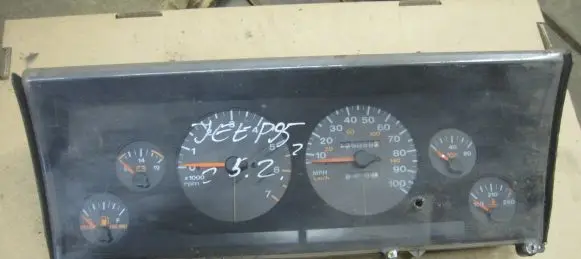 Jeep Grand Cherokee (WK) Speedometer (instrument cluster) 56009012