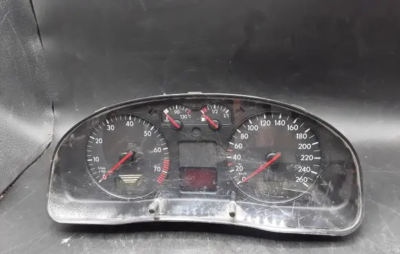 Volkswagen PASSAT B5 Speedometer (instrument cluster) 3B0920822 0263623023