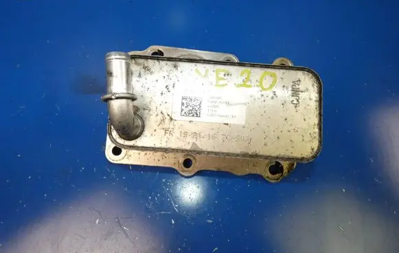 Jaguar XE Engine oil radiator G4D3-6A642-BA AJ200 17KW