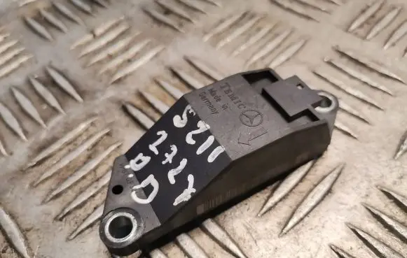 Mercedes-Benz E W211 Airbag deployment crash/impact sensor 0018209326