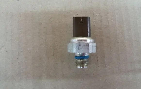 Ford Focus Oil pressure sensor GN1A-9D290-CB-T
