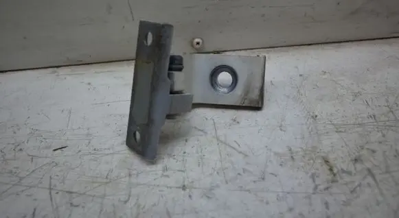 BMW X5M E70 Front door upper hinge 7068073