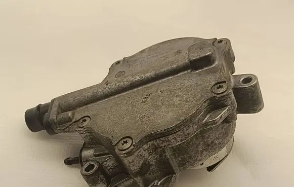 BMW 6 F12 F13 Vacuum pump 8605976 68739010 160713