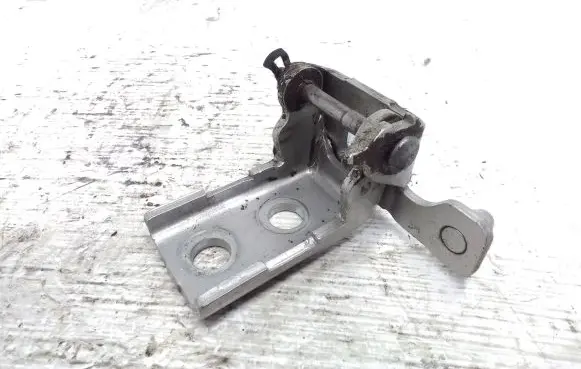 Peugeot 308 SW Rear door lower hinge